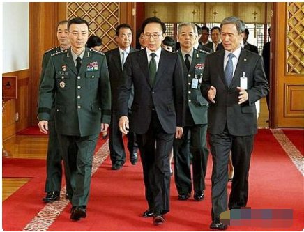 韩国前防长金宽镇因什么事情被起诉？