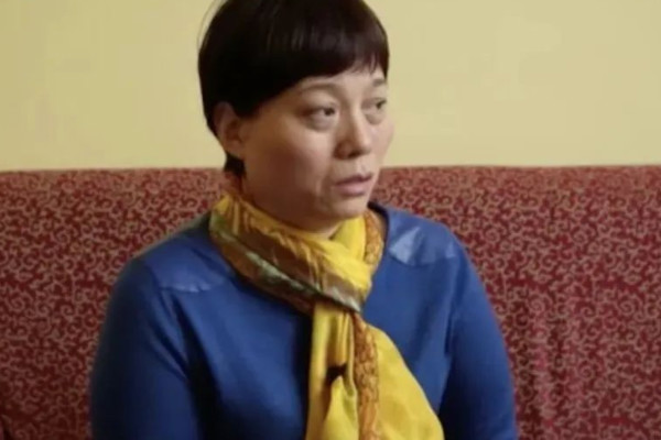 亲属称蓝翔校长前妻生活贫困，孔素英为何会遭到亲生女儿的举报？