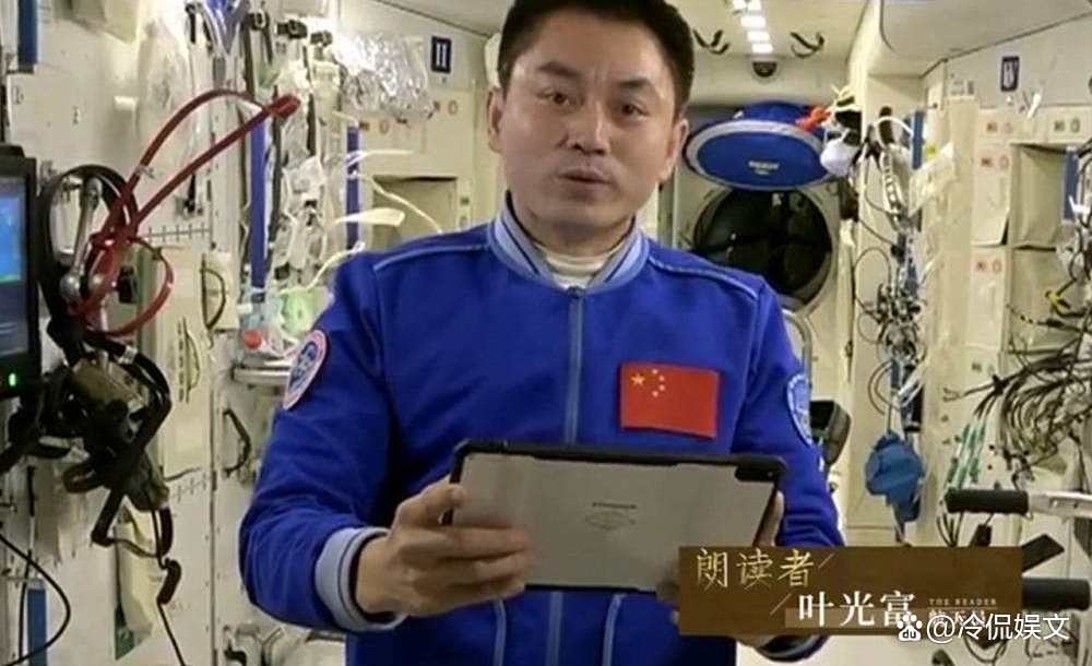 叶光富紧紧拥抱妻子，满眼眷恋，他们夫妻俩的感情有多甜蜜？