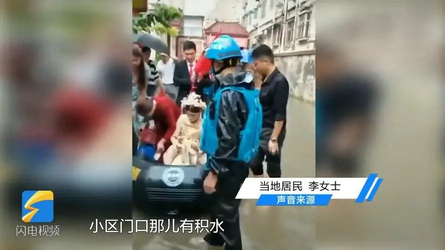 河南一新郎乘皮划艇接新娘，为何会有这么独特的接亲方式？