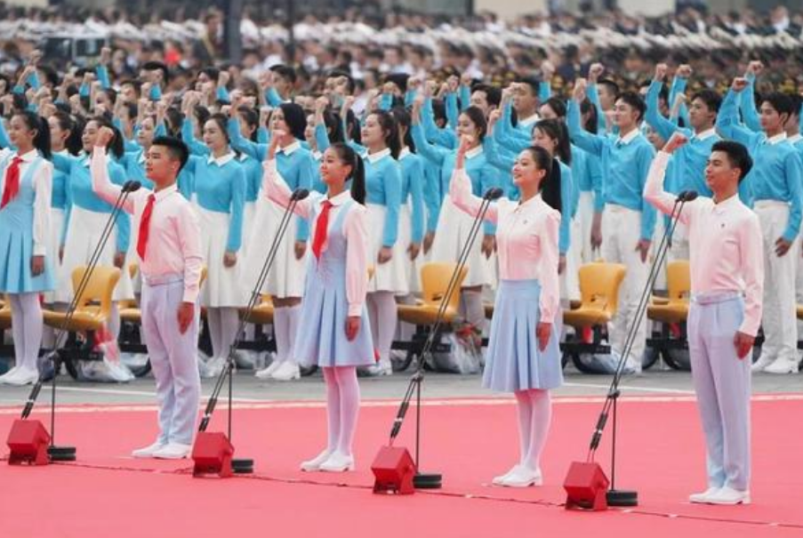 百年大庆服装设计的秘密，服装设计围绕什么主题展开的？