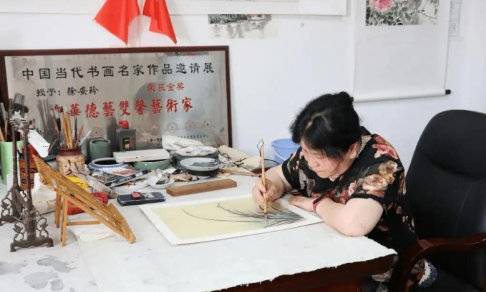 70岁阿婆拿到中国美院书画双学位，这给普通人哪些启示？