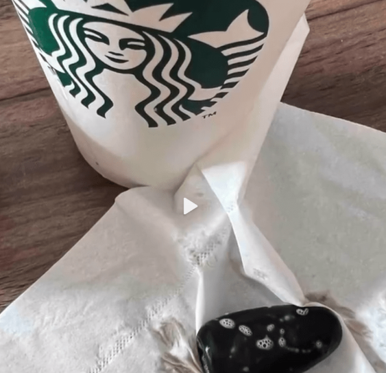 北京一星巴克被曝喝出咖啡机的零件，星巴克是如何回应这件事的？