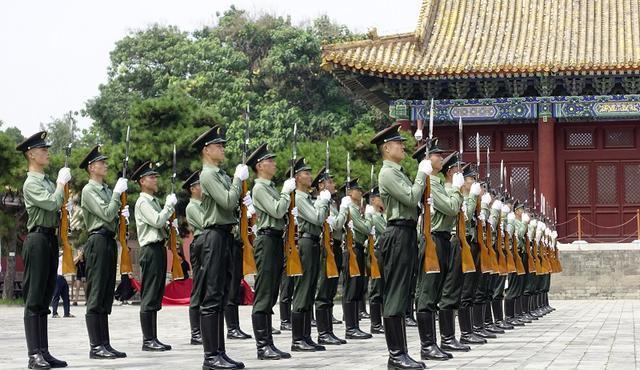 中国第一门面担当亮相红场，他们背后付出了哪些辛苦？
