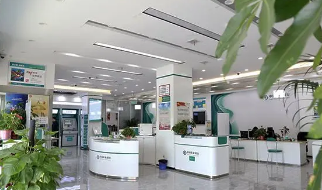 银保监会回应河南等地个别村镇银行取款难一事，这一现象该如何解决？