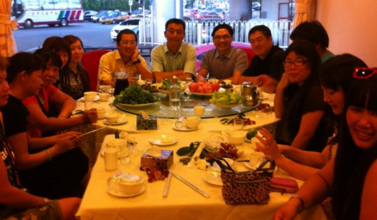 河南女孩和5人聚餐后失踪，男友提供最后聊天记录，其中有何信息值得关注？