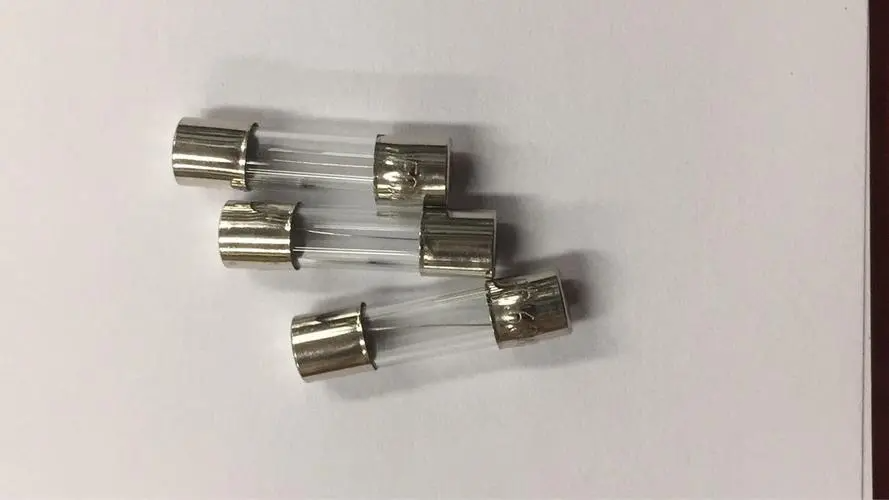 保险丝的电阻是大还是小