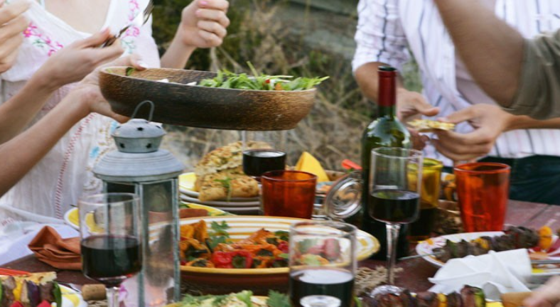 河南女孩和5人聚餐后失踪，男友提供最后聊天记录，其中有何信息值得关注？