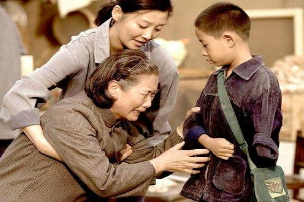 他的手在哪里不安分的游动着