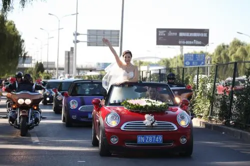 辽宁一婚礼摄像坐后备箱意外坠车，当场昏迷脑后出血严重，目前情况如何？