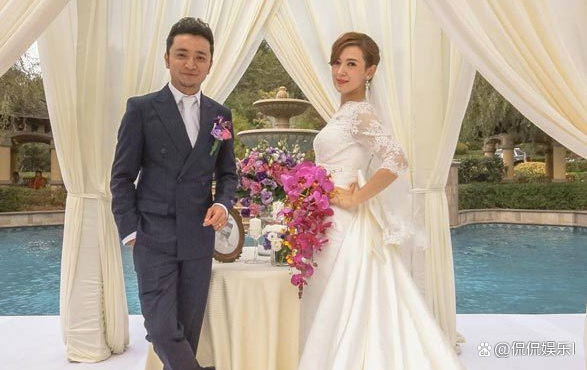 央视主持人尼格买提被妻子取关微博，双方7年无互动，曾传婚变，怎么回事？