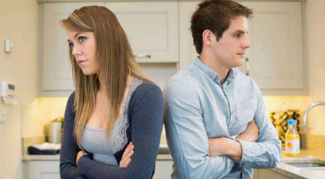 为什么女生和男生在一起经常怼怼怼？