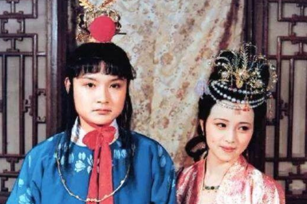 贾宝玉和秦可卿什么关系