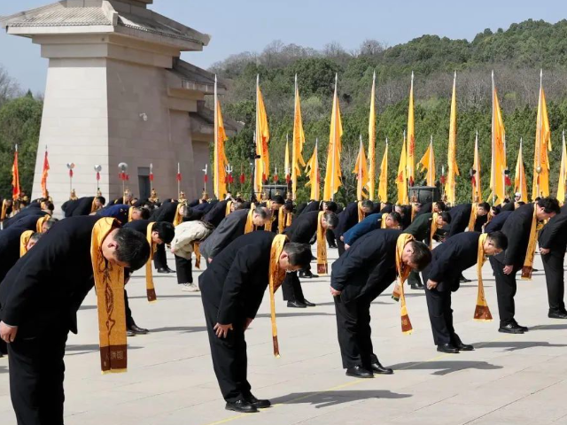 陕西炎黄集团创始人简历