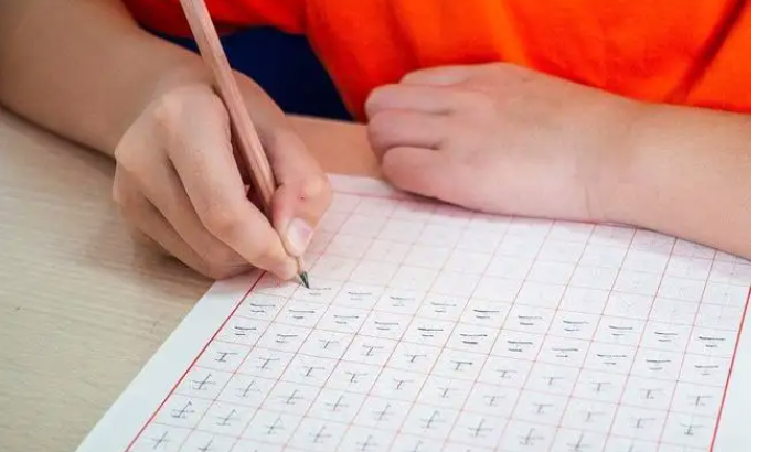 女生和男生比赛谁输了到谁家受罚是怎么回事呢？