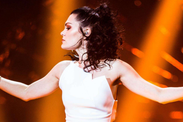 结石姐JessieJ在演出中感染新冠，她有哪些经典代表作？