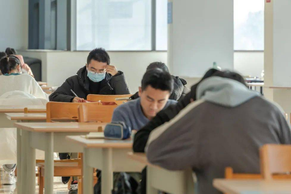 每天肚子里都是jy和尿作文怎么写？