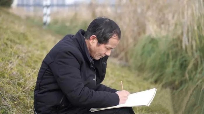 德清58岁油漆工被中国美院研修班录取,他的绘画水平怎么样?