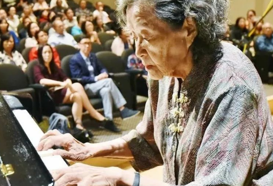 巫漪丽一直不结婚的原因是什么?