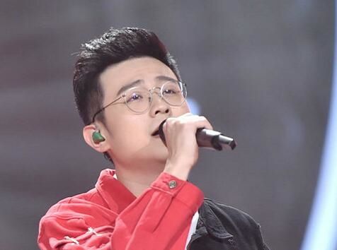 歌词：不知不觉已经离开我,一个人的生活我不要想太多,到底是怎么了,是我的错 求歌名