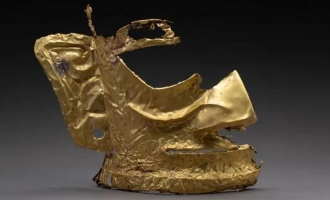 实拍震撼世界的谜，三星堆金面具上发现眉骨和耳洞，古人的手艺有多精湛？