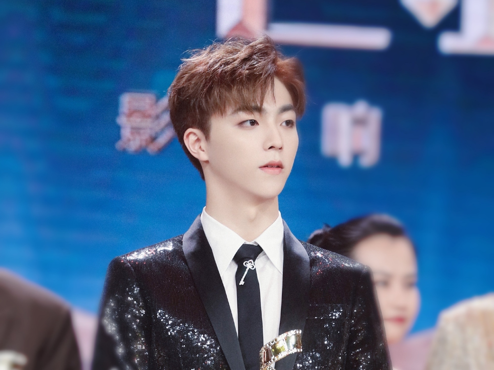 陈立农坐轮椅现身机场，他的身体到底出现了什么问题？