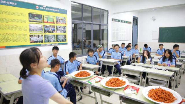 湖南辣条专业班采用吃辣条的方式竞选班干部，最后究竟谁被选上了？