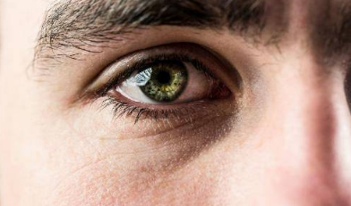 上海医生隔栅栏给被隔离女子双眼皮拆线,做了双眼皮之后多久就可以拆线了?