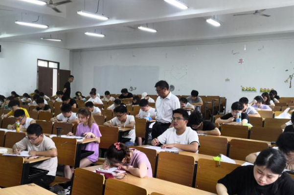 每天肚子里都是jy和尿作文怎么写？