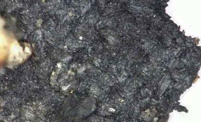 实拍震撼世界的谜，三星堆金面具上发现眉骨和耳洞，古人的手艺有多精湛？