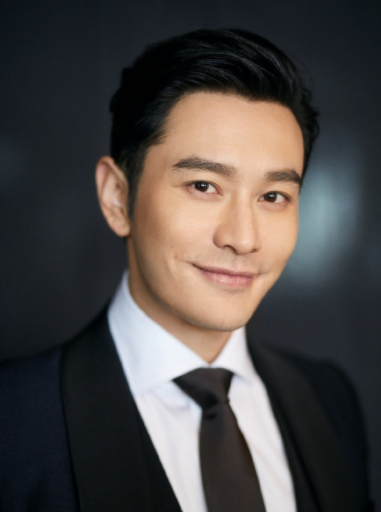 黄晓明再捐超3吨重蔬菜鸡蛋等生活物资，网友们如何评价他的行为？