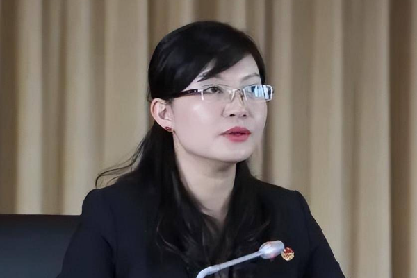 李段颖的丈夫是什么身份啊？