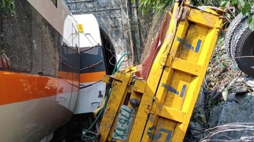 台铁脱轨事故中一家4口仅存1人，这起事故造成了怎样的后果？