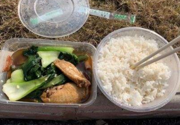 中建八局工程点外卖欠两万餐费事件的背后，遇到这种事该如何讨回餐费？