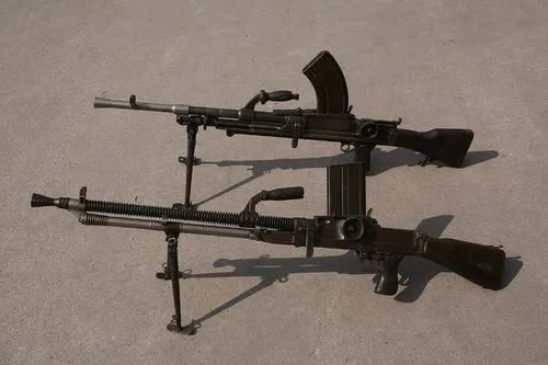 驾校学员用“冲锋枪”吓唬教练,警方已收缴,这枪是从哪来的?