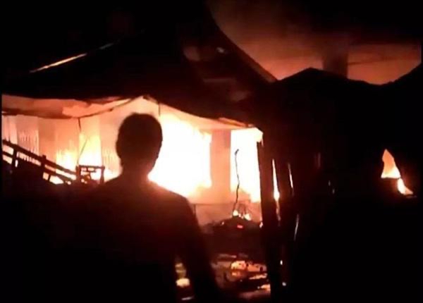 浙江一灵堂深夜起火致儿子儿媳死亡，现场的火势情况如何？