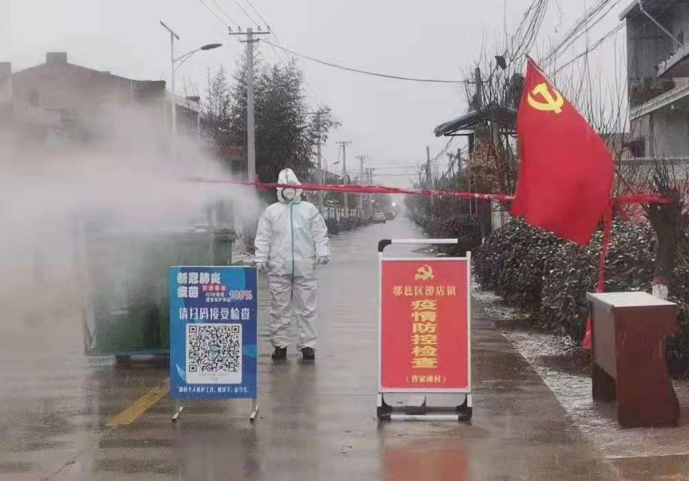 西安小伙元旦出门买馒头,惨遭防疫人员殴打,防疫人员为何这么做?