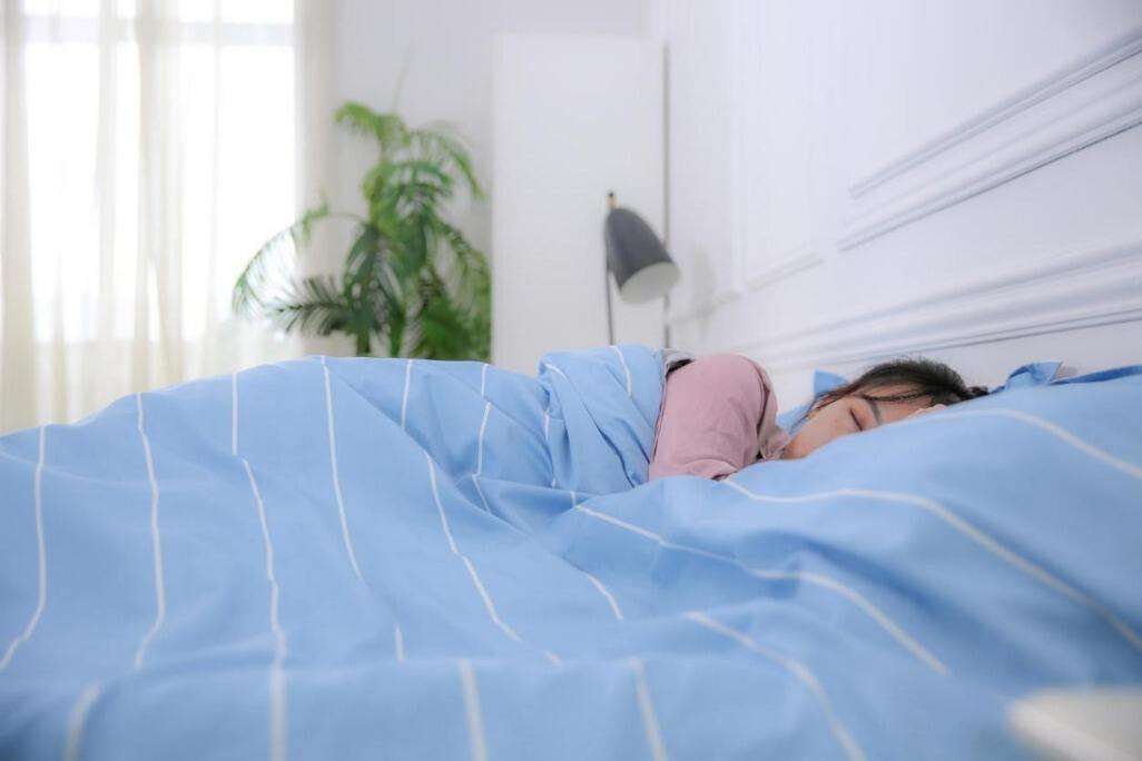 河南女子嗜睡20余天醒后智商如低幼，造成此现象的原因是什么？