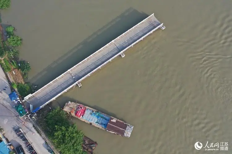 扬州一座百米长大桥被撞断，这座大桥究竟是如何被撞断的？
