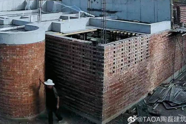 梦想改造家132万改造老屋设计师疑遭网暴，你觉得这个节目该不该退款？