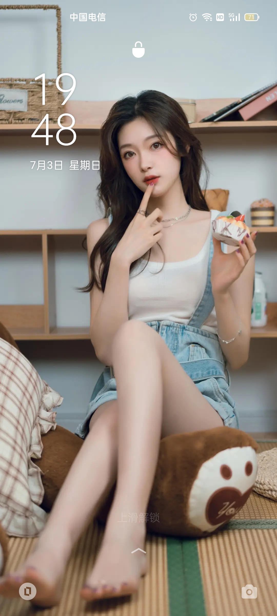 当着自己的老公面前,和别的男人秀恩爱,玩爱昧正常吗