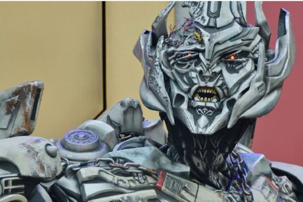 河南周口现山寨版威震天，这个山寨版的威震天为何被众网友吐槽？