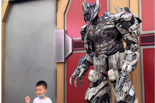 河南周口现山寨版威震天,这个山寨版的威震天为何被众网友吐槽?