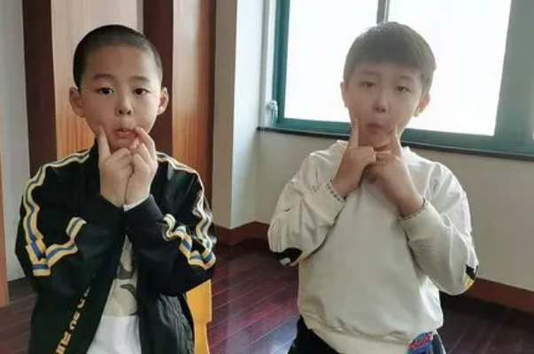 舌绕指探洞深深浅浅