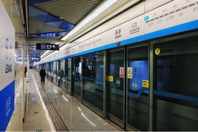 石家庄地铁回应“批量发布好人好事被疑作秀”，具体是如何回应的？