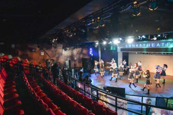 遇大雪天台下空无一人，剧团仍照常演出，他们哪些精神值得我们学习？