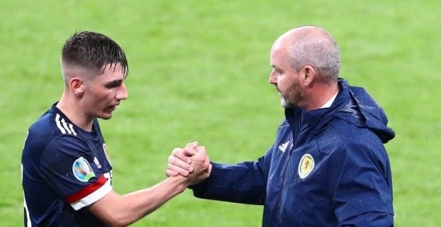 叙利亚队长确诊，但是一起训练的队员不用隔离是为什么？