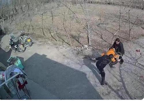 因彩礼被拖走事件男主称女友失联，事情的真相是怎样的？