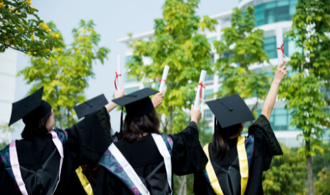 政协委员建议提高低收入家庭毕业生招录比例，她为何会提出此建议？