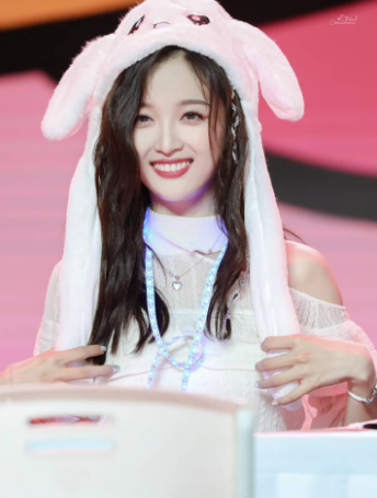 杨幂与范思哲解约后吴宣仪接盘,接盘侠的后果将如何?